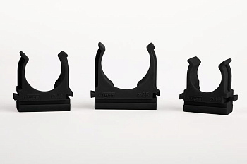 Клипса для трубы 25мм чёрная Ruvinil 